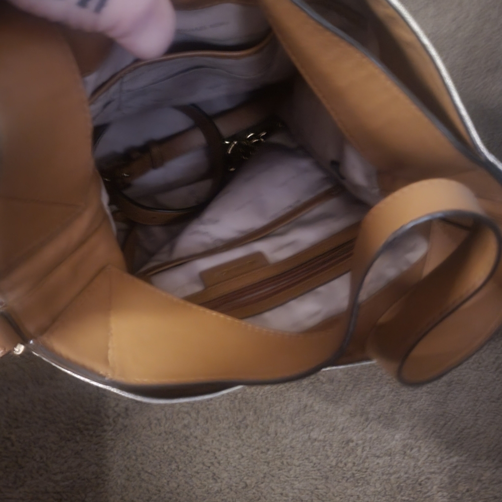 MICHAEL KORS SATCHEL - Picture 9 of 9